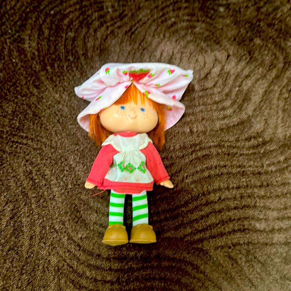 Vintage Strawberry Shortcake doll FLAT hands